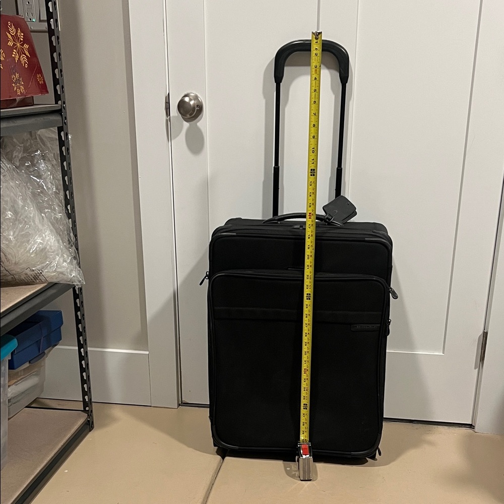 Briggs & Riley Sleek Black Suitcase - Picture 5 of 17